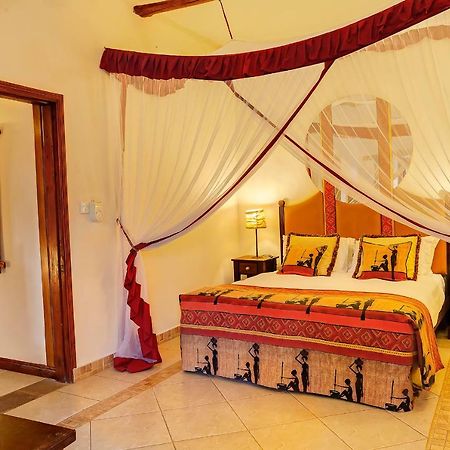 Hotel Afrochic Diani Ukunda Esterno foto